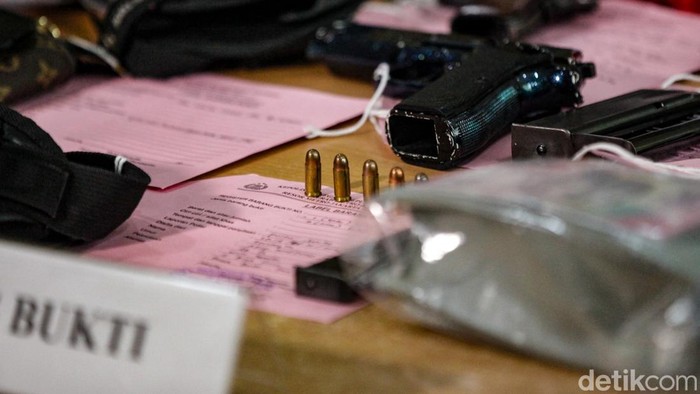 ilustrasi senjata api