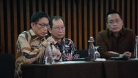 Sesuai dengan “Visi Lingkungan 2050,” Mitsubishi Electric menyediakan produk dan layanan yang berkontribusi dalam menyelesaikan masalah dan penciptaan perubahan iklim.  Setiap produk yang dihasilkan  hemat energi, dan memiliki dampak minimal terhadap lingkungan. Untuk mendorong kesadaran dan pemahaman publik mengenai lingkungan yang berkelanjutan, MEIN dan MJEE menggelar seminar dengan tema “Pendekatan Menyeluruh Menuju Green Building Holistic Approach Towards Green Building”, yang menghadirkan pembicara (Ki-Ka) Sales & Marketing Dept Manager, PT Mitsubishi Jaya Elevator and Escalator (MJEE) Ferdinand Djajasoekarsa; GM Living Environment Sales Dept PT Mitsubishi Electric Indonesia (MEIN) Martin Simanjaya; GM Industrial Automation Dept. PT Mitsubishi Electric Indonesia  (MEIN) Ivan Chandra.