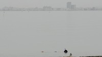 Kota pesisir Larnaca diselimuti debu yang terbawa angin.  