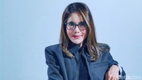 Baik sebagai istri, ibu, atau pemimpin, wanita harus dengan tulus mengabdikan dirinya dengan kecerdasan dan kerendahan hati, serta memperjuangkan yang terbaik untuk semua.