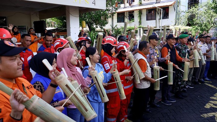 Kentongan hingga sirine bebrunyi serentak di Surabaya saat Hari Kesiapsiagaan Bencana Nasional