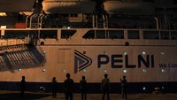 KM Bukit Raya rute Surabaya-Pontianak itu tiba dengan selamat di Pelabuhan Pontianak setelah sebelumnya mengalami insiden kebakaran di area dek 6 saat sedang labuh jangkar menunggu arus pasang untuk memasuki muara Sungai Kapuas di Kecamatan Jungkat, Kabupaten Mempawah, Kalimantan Barat pada Kamis (25/4) siang. 