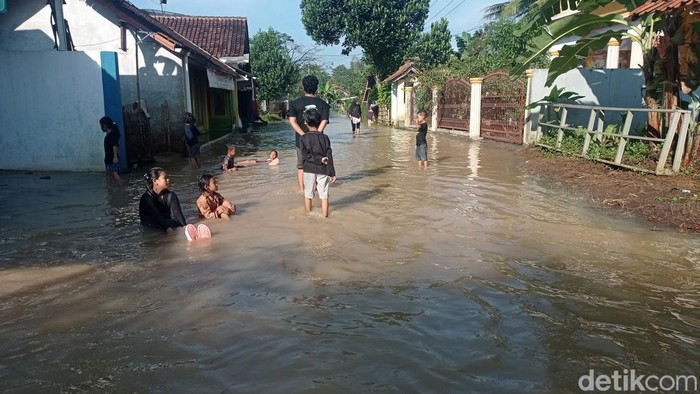 Kondisi banjir di Desa Tanjungsari, Kecamatan Sukaresik, Kabupaten Tasikmalaya.
