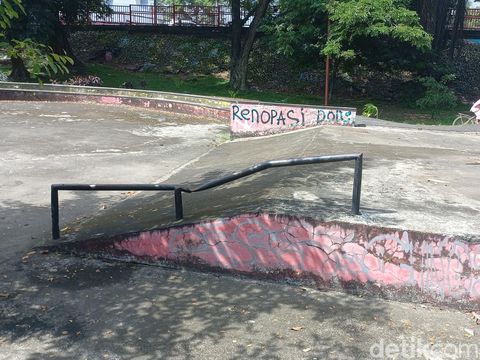 Kondisinya sepi dan tak terawat lagi