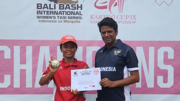 Prestasi luar biasa dicatatkan pemain muda berusia 17 tahun, Rohmalia, saat memperkuat  Timnas Cricket Indonesia menghadapi Mongolia di Internasional Twenty20 Seri Bali Bash International (BBI).