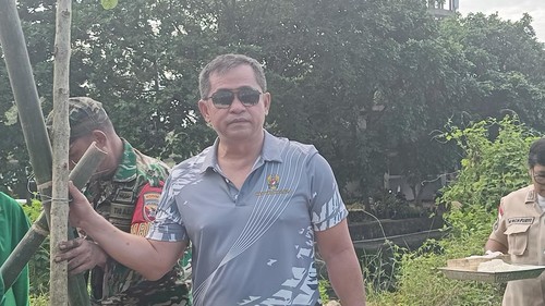 KSAD Jenderal Maruli Simanjuntak setelah menanam pohon di Pantai Pandawa, Badung, Bali, Jumat (26/4/2024).