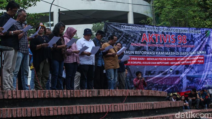 Mantan Aktivis 98 Gelar Mimbar Rakyat di Kampus UNJ Mantan Aktivis 98 Gelar Mimbar Rakyat di Kampus UNJ