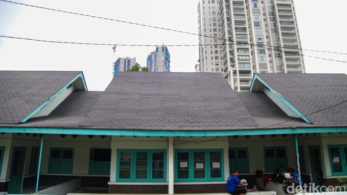 Menengok Sisa Kejayaan Rumah Jengki di Kebayoran Baru Kebayoran Baru, Jakarta Selatan, menjadi saksi bisu rumah-rumah bergaya jengki. Seiring perubahan zaman, rumah jengki hanya dapat sesekali dijumpai di jalanan kawasan ini.
