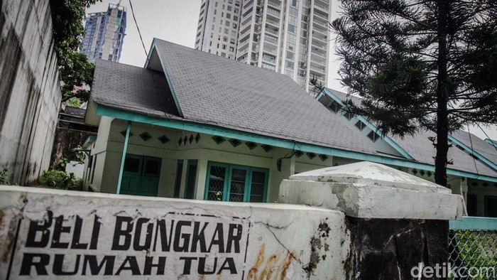 Menengok Sisa Kejayaan Rumah Jengki di Kebayoran Baru Kebayoran Baru, Jakarta Selatan, menjadi saksi bisu rumah-rumah bergaya jengki. Seiring perubahan zaman, rumah jengki hanya dapat sesekali dijumpai di jalanan kawasan ini.