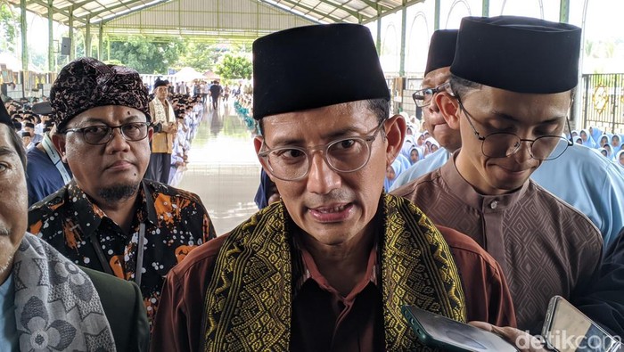 Menparekraf Sandiaga Salahuddin Uno berkunjung ke Ponpes Nurul Haramain NWDI Narmada, Lombok Barat, Jumat (26/4/2024). (Ahmad Viqi/detikBali)