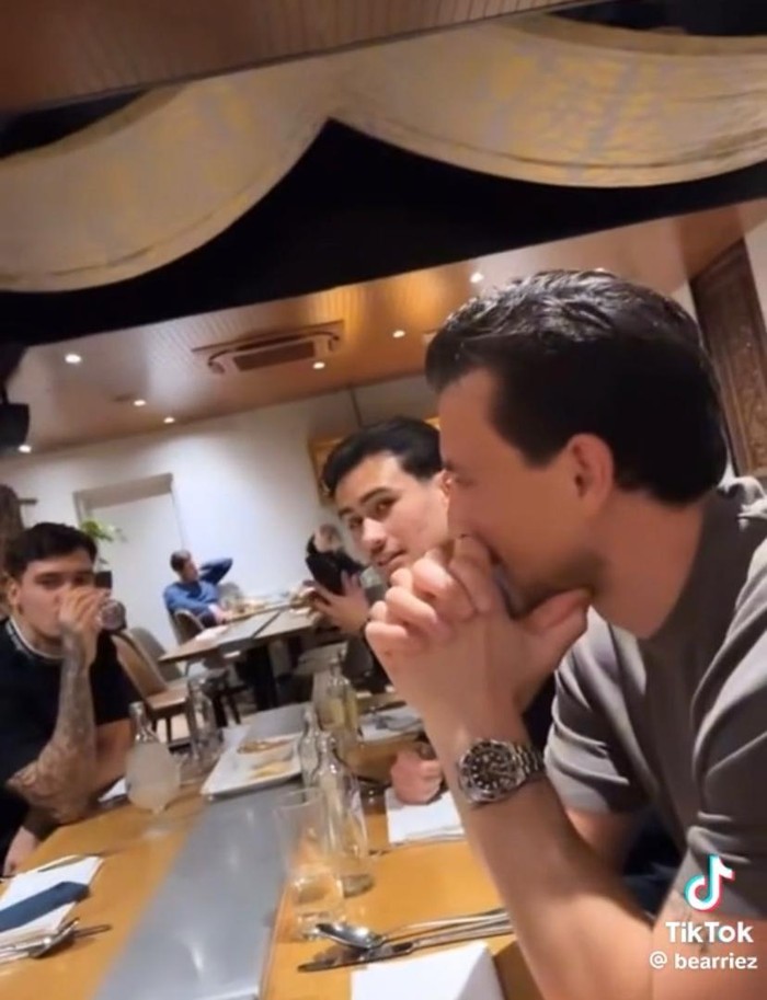 Momen Seru Nathan Tjoe-A-On Makan Bareng Timnas Indonesia