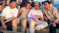 Habiskan liburan musim panas ke Yunani, Nathan pilih salah satu beach club untuk tempat santai bareng teman-temannya. Foto: Instagram