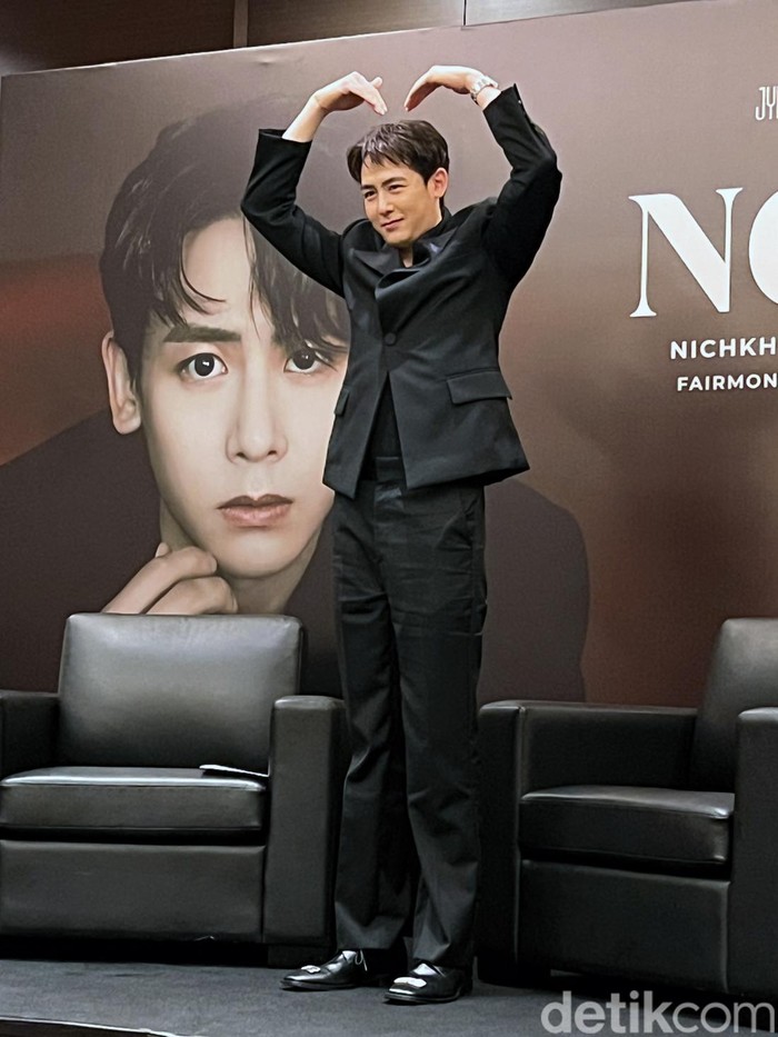 Nichkhun 2PM  menggelar konferensi pers acara fanmeeting NO.624 : NICHKHUN FAN MEETING IN JAKARTA di sebuah hotel di kawasan Senayan, Jakarta Pusat, pada Jumat (26/4/2024).
