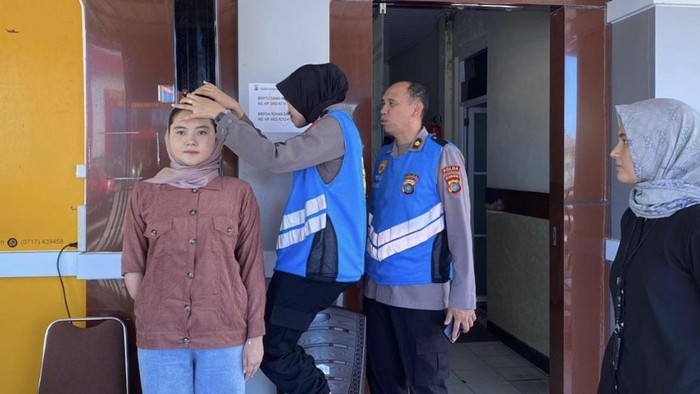 Nur Fatiah Azzahra saat mendaftar di Polda Babel. Nur Fatiah Azzahra saat mendaftar di Polda Babel.