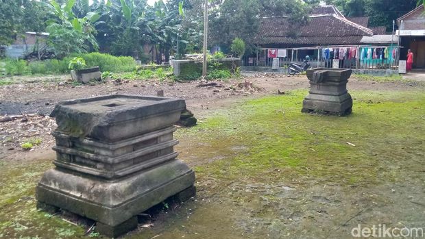 Penampakan batu bata merah jumbo di dekat situs Yoni Desa Candirejo, Kecamatan Ngawen, Klaten.