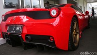 Salah satu mobil Ferrari 458 Speciale yang disita berpelat nomor B 2 MKL.