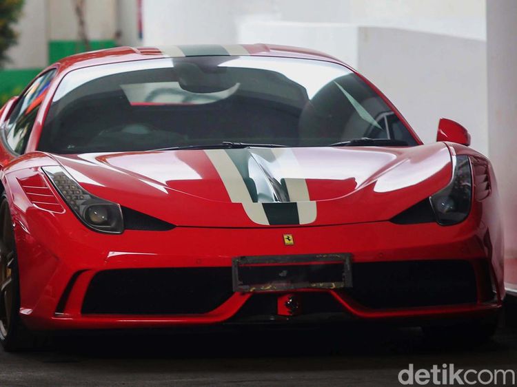 Penampakan Dua Ferrari Harvey Moeis yang Disita Kejagung