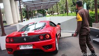 Sementara Ferrari 360 Challenge Stradale berpelat nomor B 1985 SHM ini terdaftar atas nama pribadi.
