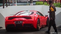 Mobil berpelat B 2 MKL tersebut memiliki tunggakan pajak sebesar Rp 119.291.100. Masa berlakunya sudah telat empat bulan 10 hari. Data itu diambil per 26 April 2024.