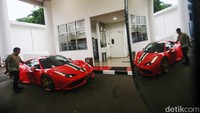 Informasi soal penyitaan mobil-mobil mewah milik suami aktris Sandra Dewi itu diungkap oleh Direktur Penyidikan Jampidsus Kejagung, Kuntadi.
