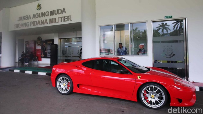 Selain satu unit Mercedes-Benz, Kejagung juga menyita dua unit Ferrari milik pengusaha Harvey Moeis. Ini dia dua unit Ferrarinya.