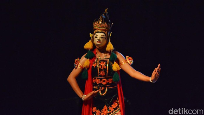 Pentas Seni Sambut Hari Tai Sedunia di Surabaya