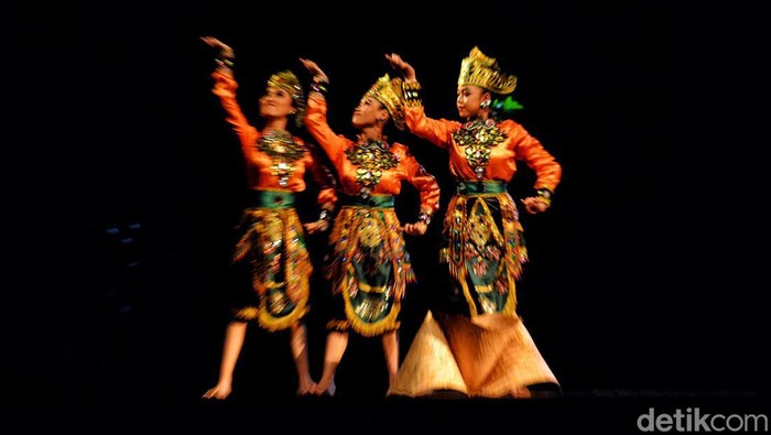 Pentas Seni Sambut Hari Tai Sedunia di Surabaya Pentas Seni Sambut Hari Tai Sedunia di Surabaya