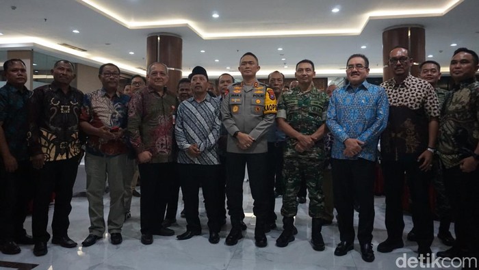 Perwakilan puluhan serikat pekerja di Jatim berkumpul di Polda jelang Mayday.