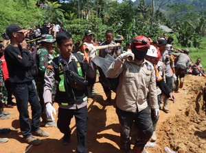 Jabar Hari Ini: Longsor Maut Tewaskan Ibu dan 2 Anaknya di Garut