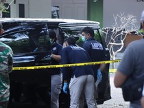 Rekaman CCTV Polisi Bunuh Diri dalam Alphard lalu Tambrak Mobil Lain