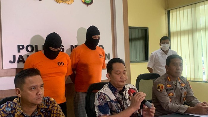 Polisi menetapkan dua pria yang bawa ABG ngamar hingga tewas di Jaksel sebagai tersangka. (