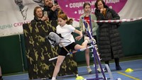Beberapa lusin anak – 48 perempuan dan satu laki-laki, dari kelas satu hingga remaja – baru-baru ini berkumpul di sebuah gimnasium di bagian utara St. Petersburg untuk mengikuti kompetisi hobi berkuda.