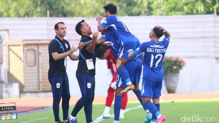 Pemain PSIS merayakan gol Lucao ke gawang Persikabo.