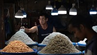 Berbagai jenis ikan teri tersebut dijual Rp 75.000 hingga Rp 160.000 per kilogram.