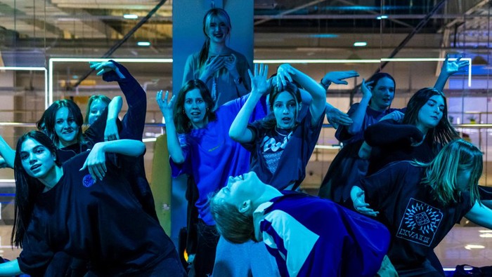 Choreographer Polina Ivanovskaya, 22, leads a dance class at a branch of GSS K-pop studios in Moscow, Russia, February 2, 2024. REUTERS/Maxim Shemetov      TPX IMAGES OF THE DAY