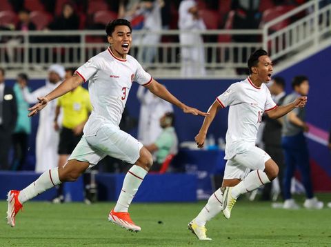 DOHA, QATAR - APRIL 25: Players of Indonesia celebrate the victory after the AFC U23 Asian Cup Quarter Final match between South Korea and Indonesia at Abdullah Bin Khalifa Stadium on April 25, 2024 in Doha, Qatar. (Photo by Zhizhao Wu/Getty Images)