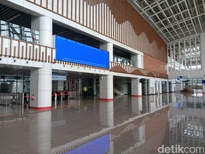 Melihat Langsung Stasiun Kereta Cepat Karawang yang Dikelilingi Sawah