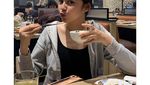 Syifa Hadju, Pacar Rizky Nazar Saat Masak Tom Yum dan Makan Es Krim