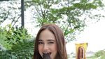 Syifa Hadju, Pacar Rizky Nazar Saat Masak Tom Yum dan Makan Es Krim