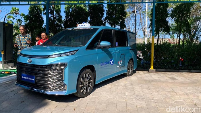 Salah satu armada Taksi Lifecare dalam peluncuran di Jimbaran, Jumat (26/4/2024).