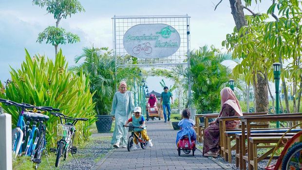 Tempat makan ramah anak di Malang: Nendes Kombet Cafe.