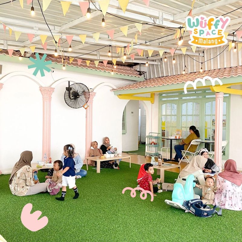 Tempat makan ramah anak di Malang: Wuffy Space.