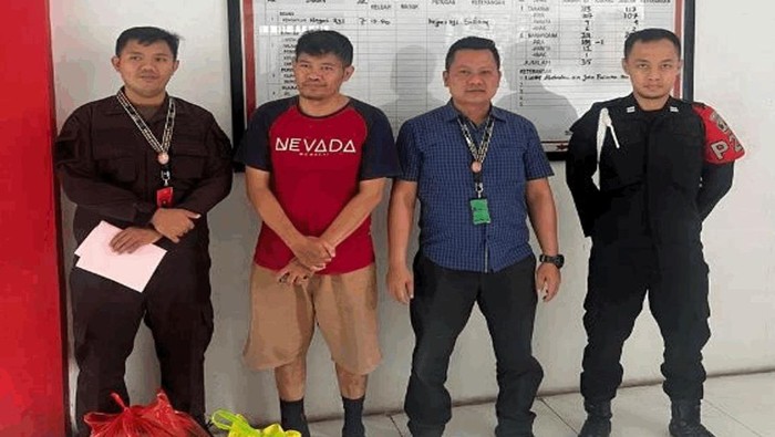 Terpidana Paino (kaus merah) dieksekusi Kejaksaan Negeri Boyolali.