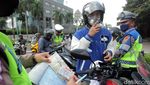 Tilang Manual Kendaraan Bermotor di Bundaran HI