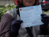 Tilang Manual Kendaraan Bermotor di Bundaran HI