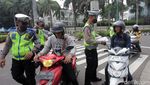 Tilang Manual Kendaraan Bermotor di Bundaran HI