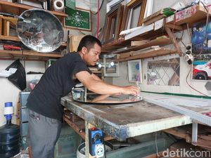 Mencari Keberkahan Lewat Usaha Bingkai Foto