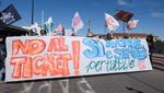Warga Venesia Gelar Demo, Protes Aturan Tiket Masuk