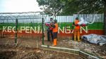 Kreatif! Limbah Botol Plastik Disulap Jadi Patung Soang