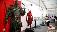 Pameran ini menghadirkan berbagai karya dari seniman terkemuka dari berbagai generasi seperti Loris dan Lara Marino dari generasi Z hingga maestro modern Indonesia G. Sidharta, Nyoman Nuarta, seniman lainya dengan eksperimen kreatif seperti Dian Hardiansyah dan Lara Marino dari Switzerland.